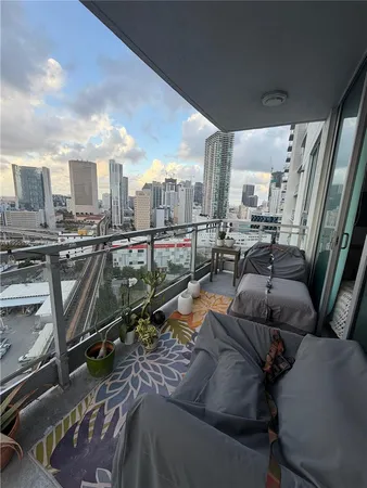 $429,000 | 90 Southwest 3rd Street, Unit 2112, Miami, FL 33130