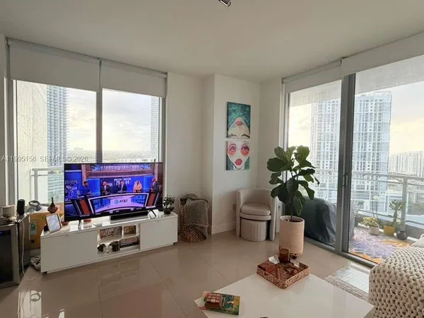 $429,000 | 90 Southwest 3rd Street, Unit 2112, Miami, FL 33130