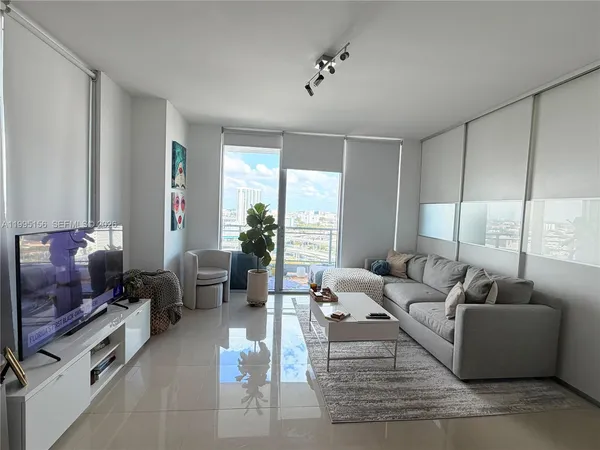 $429,000 | 90 Southwest 3rd Street, Unit 2112, Miami, FL 33130