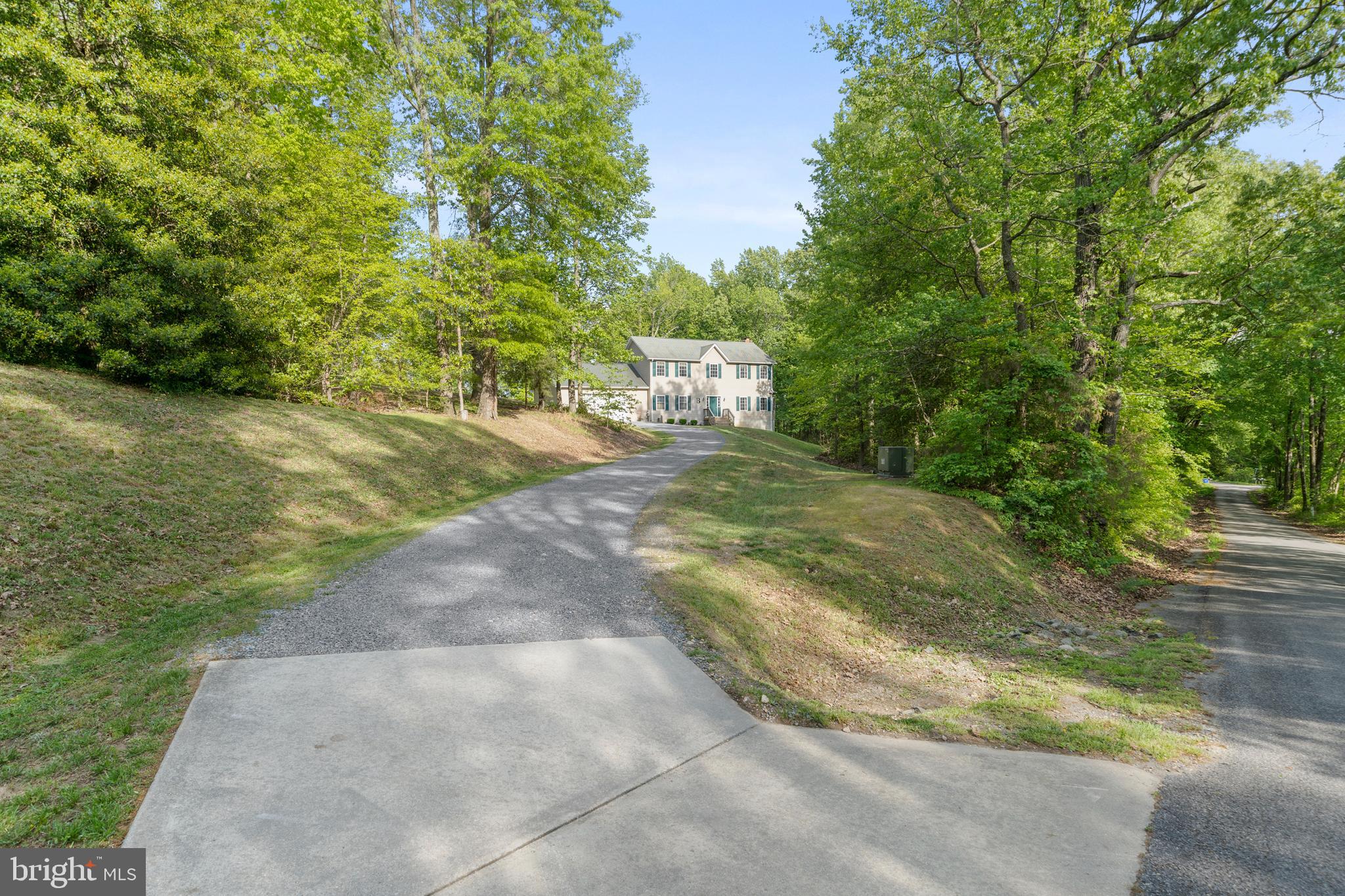 9140 Mudd Road Bel Alton, MD 20611 - Photo 4 of 60 Long private driveway