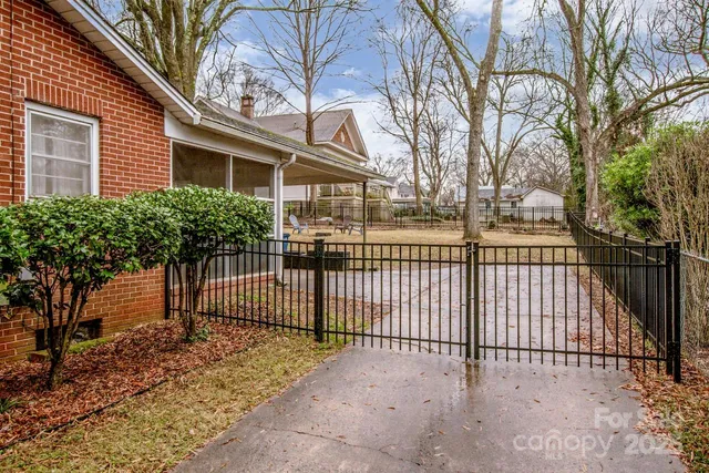 $302,000 | 516 South Mulberry Street, Statesville, NC 28677