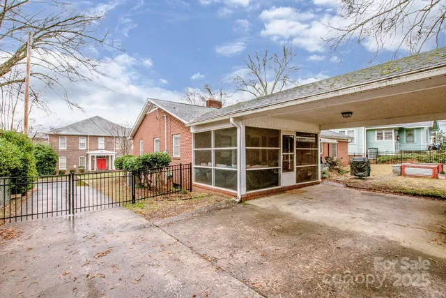 $302,000 | 516 South Mulberry Street, Statesville, NC 28677