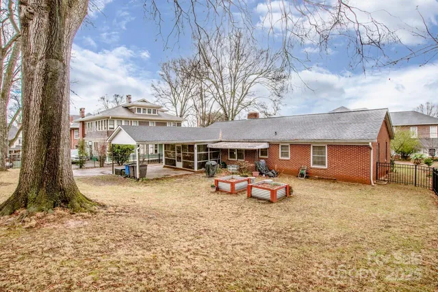 $302,000 | 516 South Mulberry Street, Statesville, NC 28677