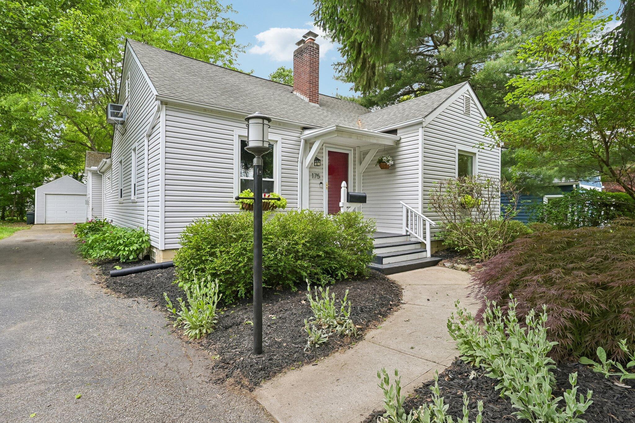 175 West Weisheimer Road Columbus, OH 43214 - Photo 1 of 59