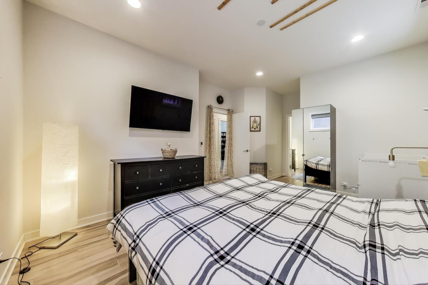 1832 West Rice Street, Unit 1N Chicago, IL 60622 - Photo 14 of 28 a bedroom with a bed and a flat screen tv
