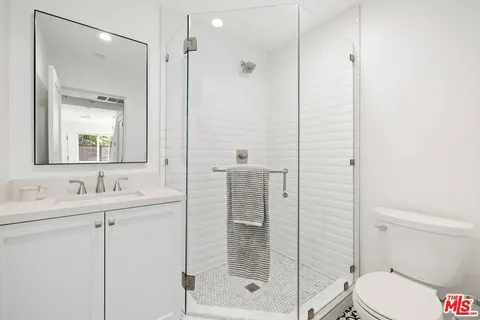 $1,295,000 | 2350 Landa Street, Los Angeles, CA 90039