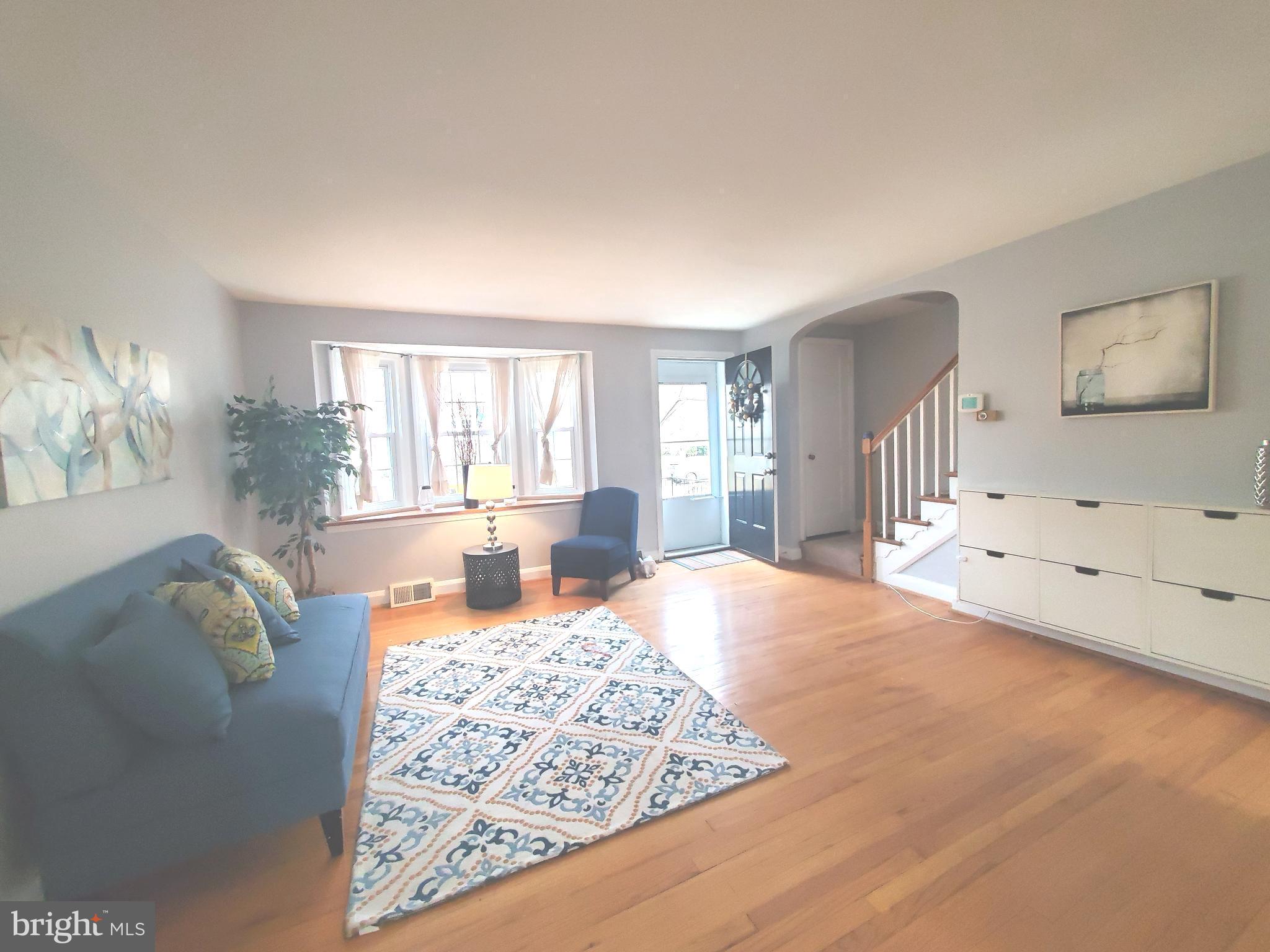 119 Overbrook Road Baltimore, MD 21212 - Photo 1 of 24 LIVING ROOM