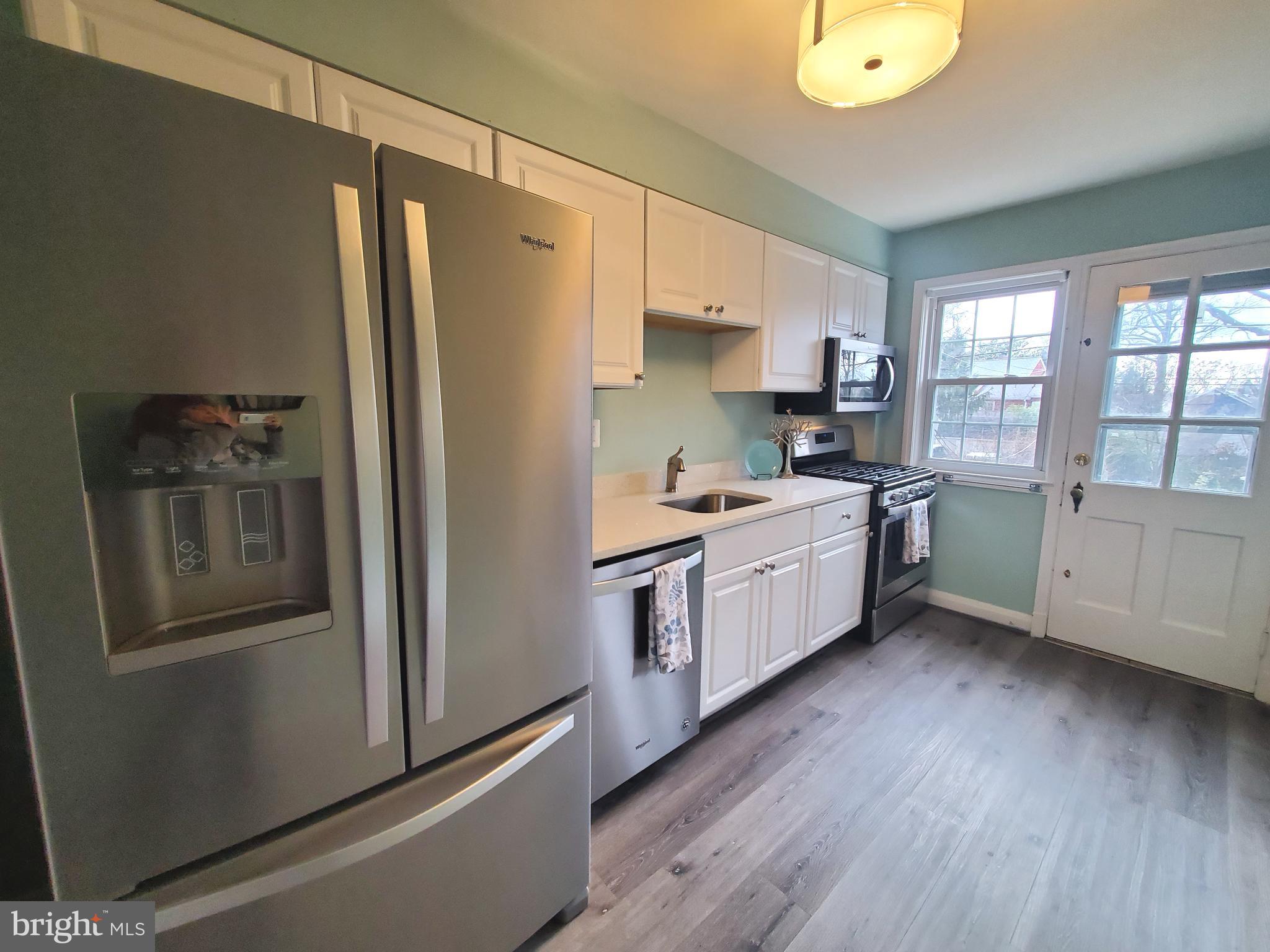 119 Overbrook Road Baltimore, MD 21212 - Photo 12 of 24 NEWLY RENOVATED BRIGHT KITCHEN!