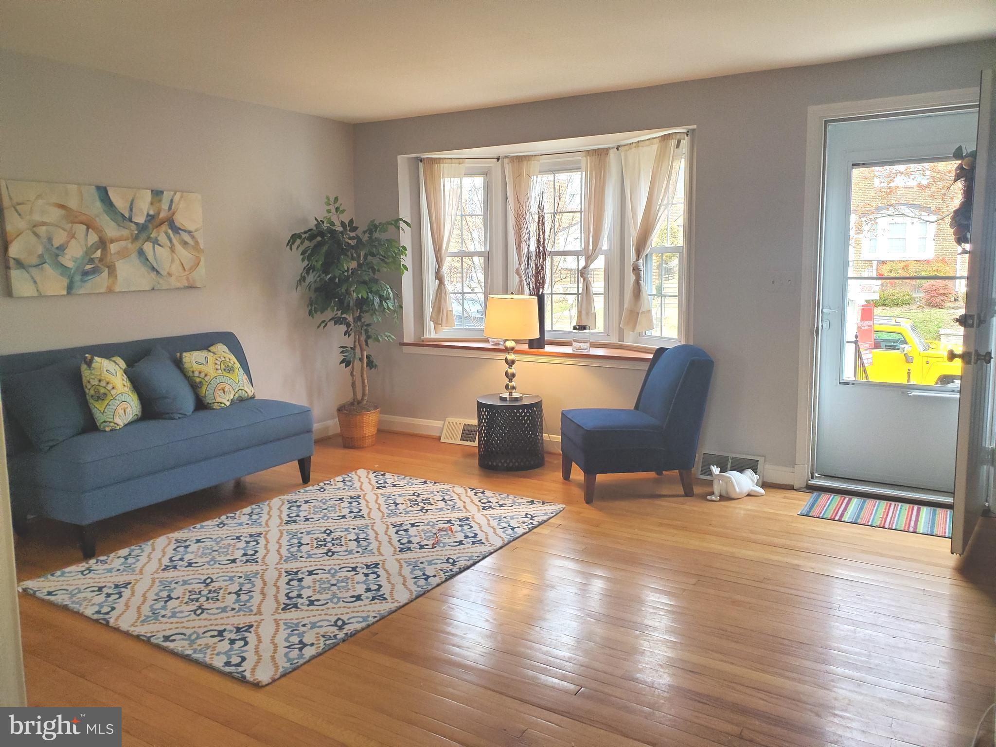 119 Overbrook Road Baltimore, MD 21212 - Photo 6 of 24 FRESHLY PAINTED LIVING ROOM
