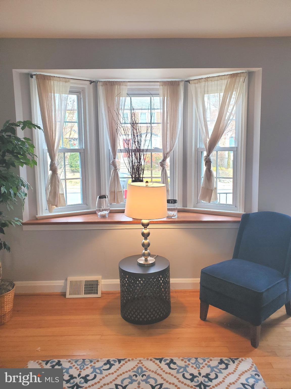 119 Overbrook Road Baltimore, MD 21212 - Photo 8 of 24 BRIGHT BAY WINDOW!