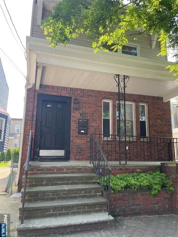 $3,200 | 148 Nesbit Street, Unit 1, Weehawken, NJ 07086