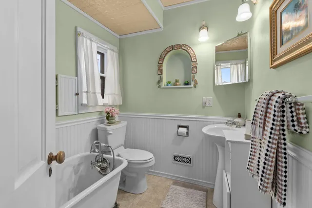 $295,000 | 827 East Washington Street, Appleton, WI 54911