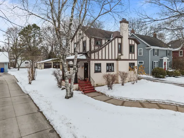 $295,000 | 827 East Washington Street, Appleton, WI 54911