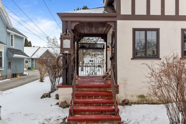 $295,000 | 827 East Washington Street, Appleton, WI 54911