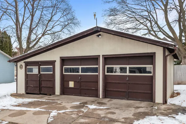 $295,000 | 827 East Washington Street, Appleton, WI 54911