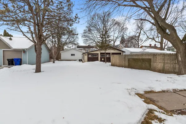 $295,000 | 827 East Washington Street, Appleton, WI 54911