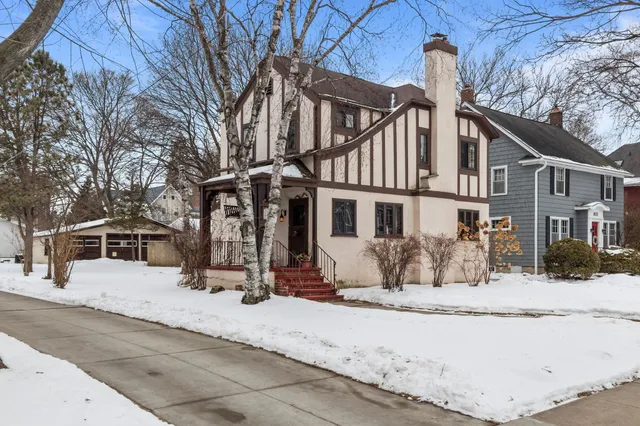 $295,000 | 827 East Washington Street, Appleton, WI 54911