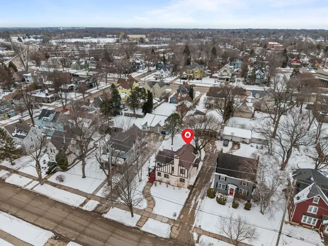 $295,000 | 827 East Washington Street, Appleton, WI 54911