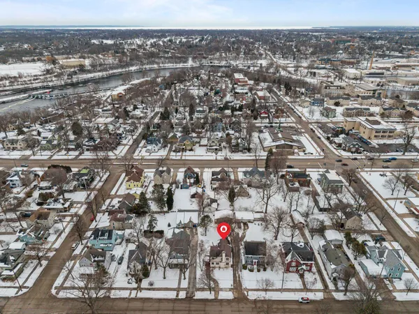 $295,000 | 827 East Washington Street, Appleton, WI 54911