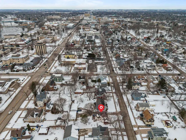 $295,000 | 827 East Washington Street, Appleton, WI 54911