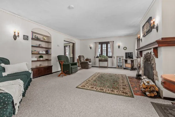 $295,000 | 827 East Washington Street, Appleton, WI 54911