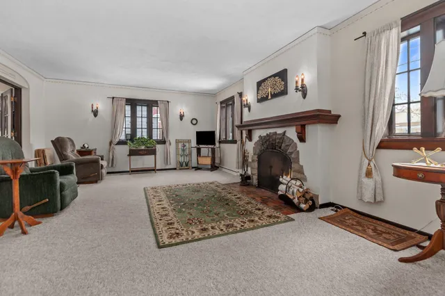 $295,000 | 827 East Washington Street, Appleton, WI 54911