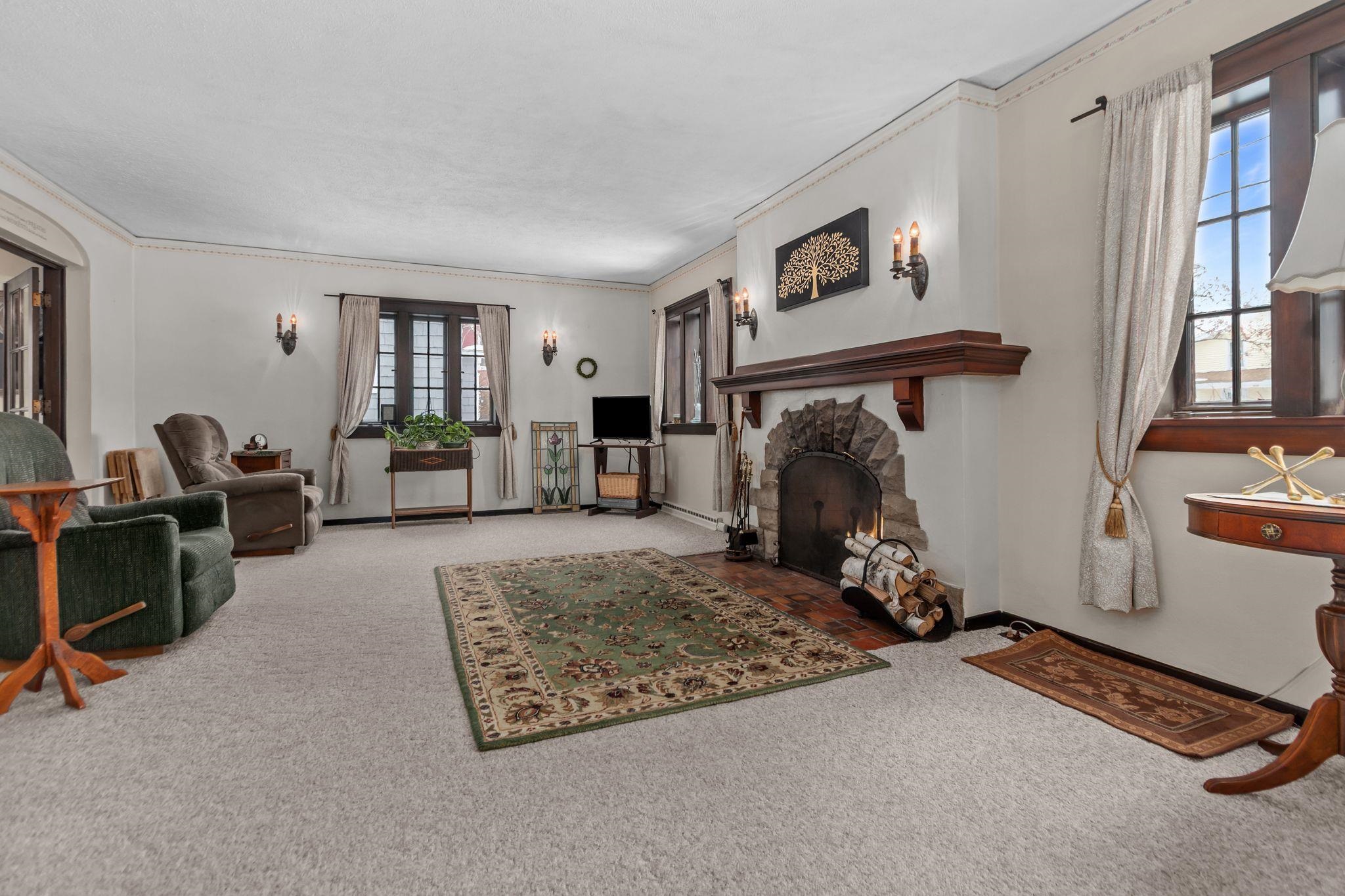 827 East Washington Street Appleton, WI 54911 - Photo 9 of 54