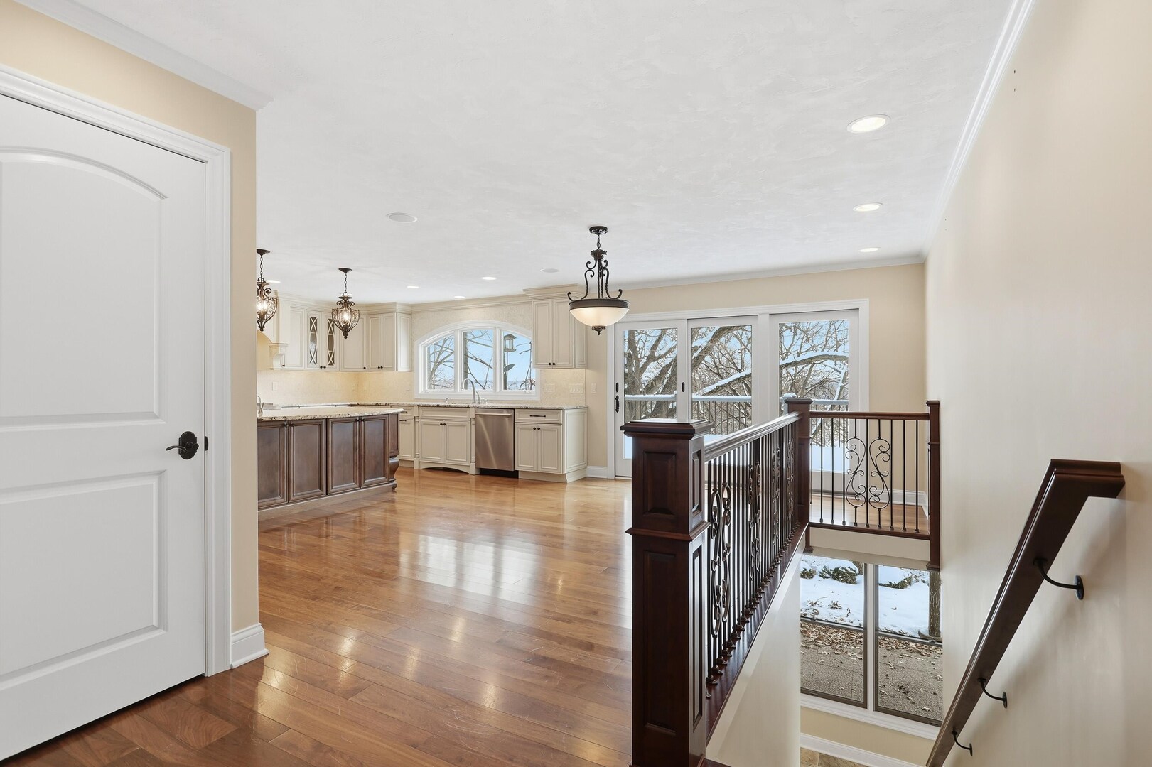 60 Custer Terrace Bettendorf, IA 52722 - Photo 8 of 71