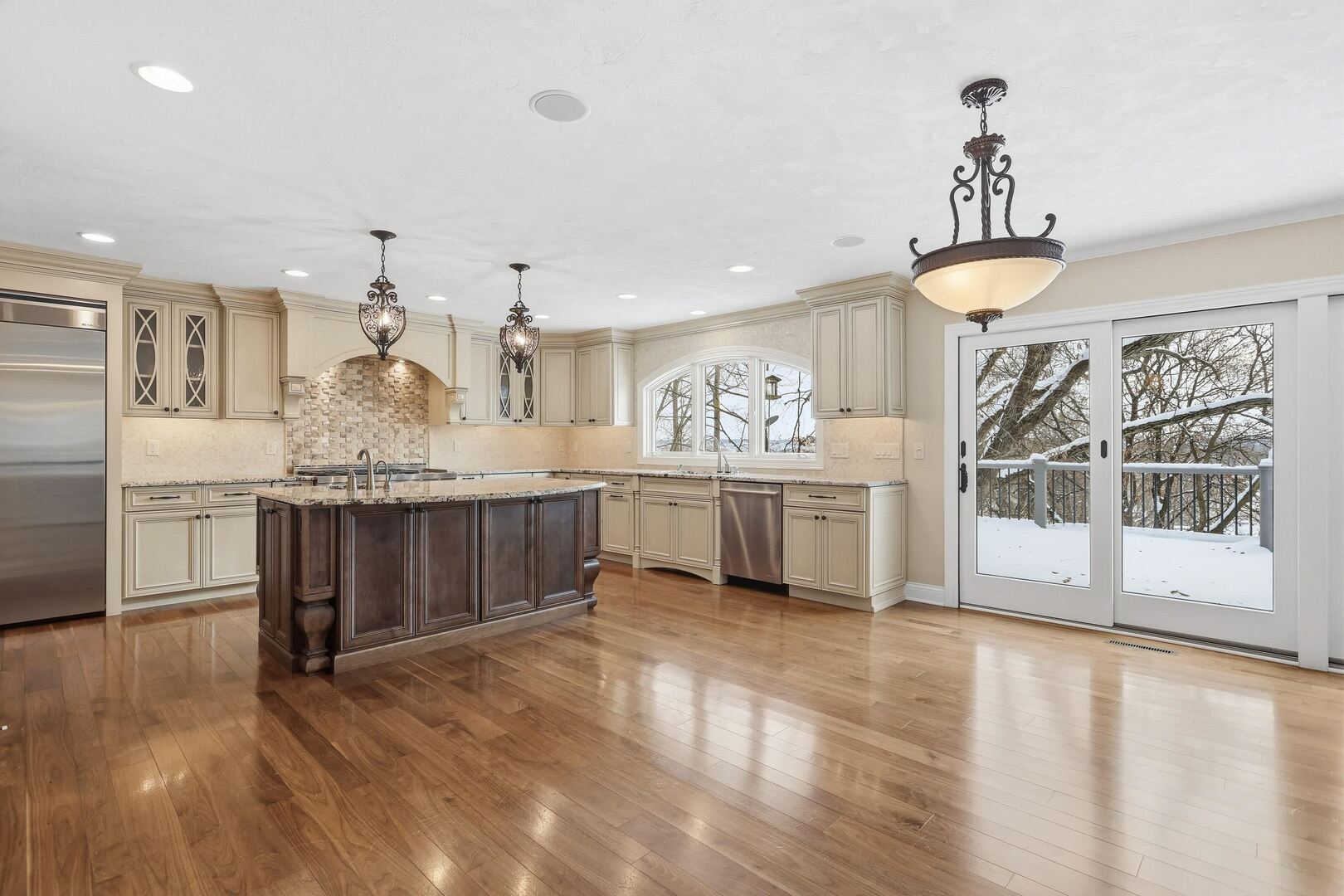 60 Custer Terrace Bettendorf, IA 52722 - Photo 9 of 71