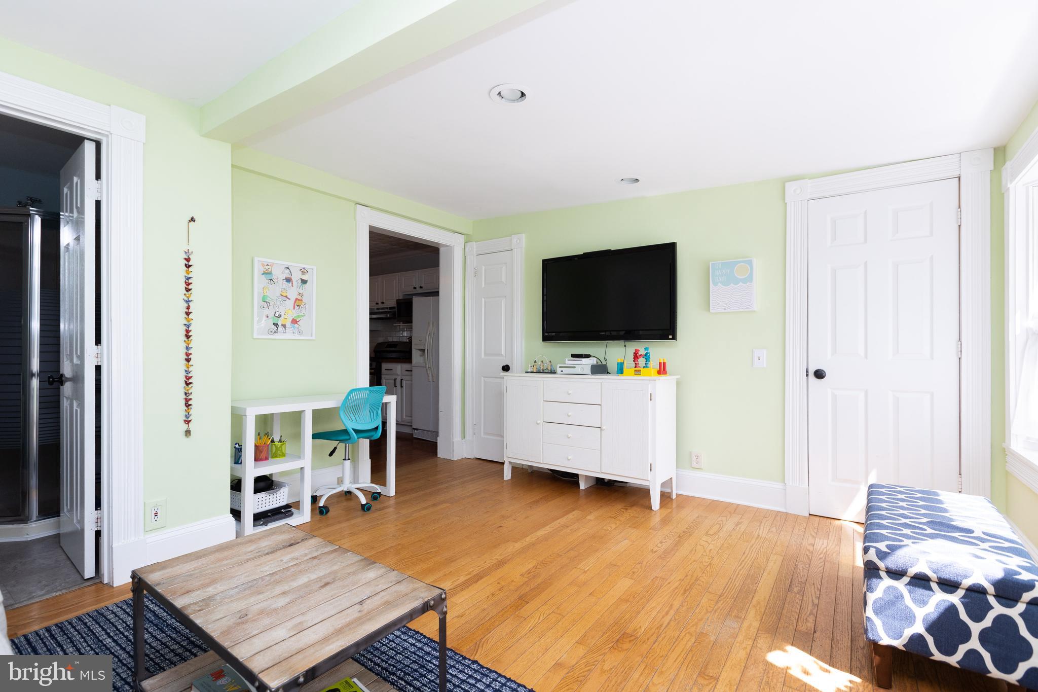 4603 Schenley Road Baltimore, MD 21210 - Photo 17 of 37 Family room