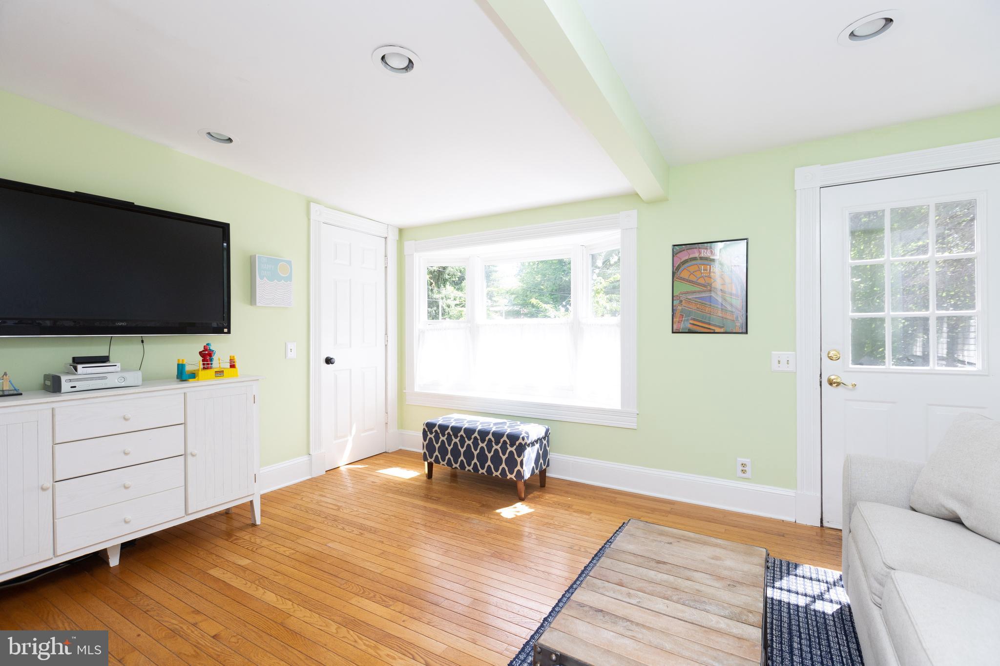 4603 Schenley Road Baltimore, MD 21210 - Photo 18 of 37 Family room