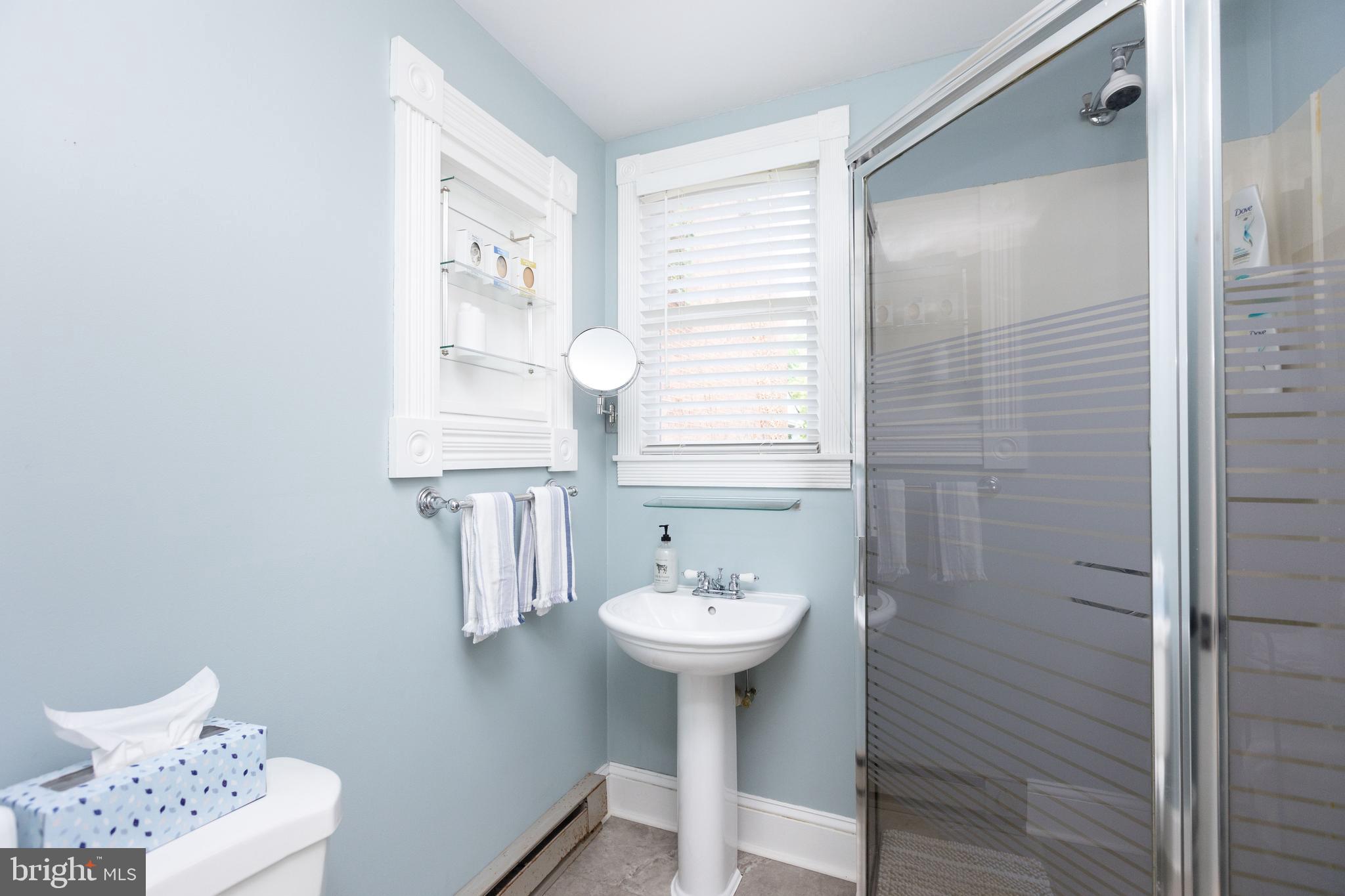 4603 Schenley Road Baltimore, MD 21210 - Photo 19 of 37 Main level full bathroom with shower