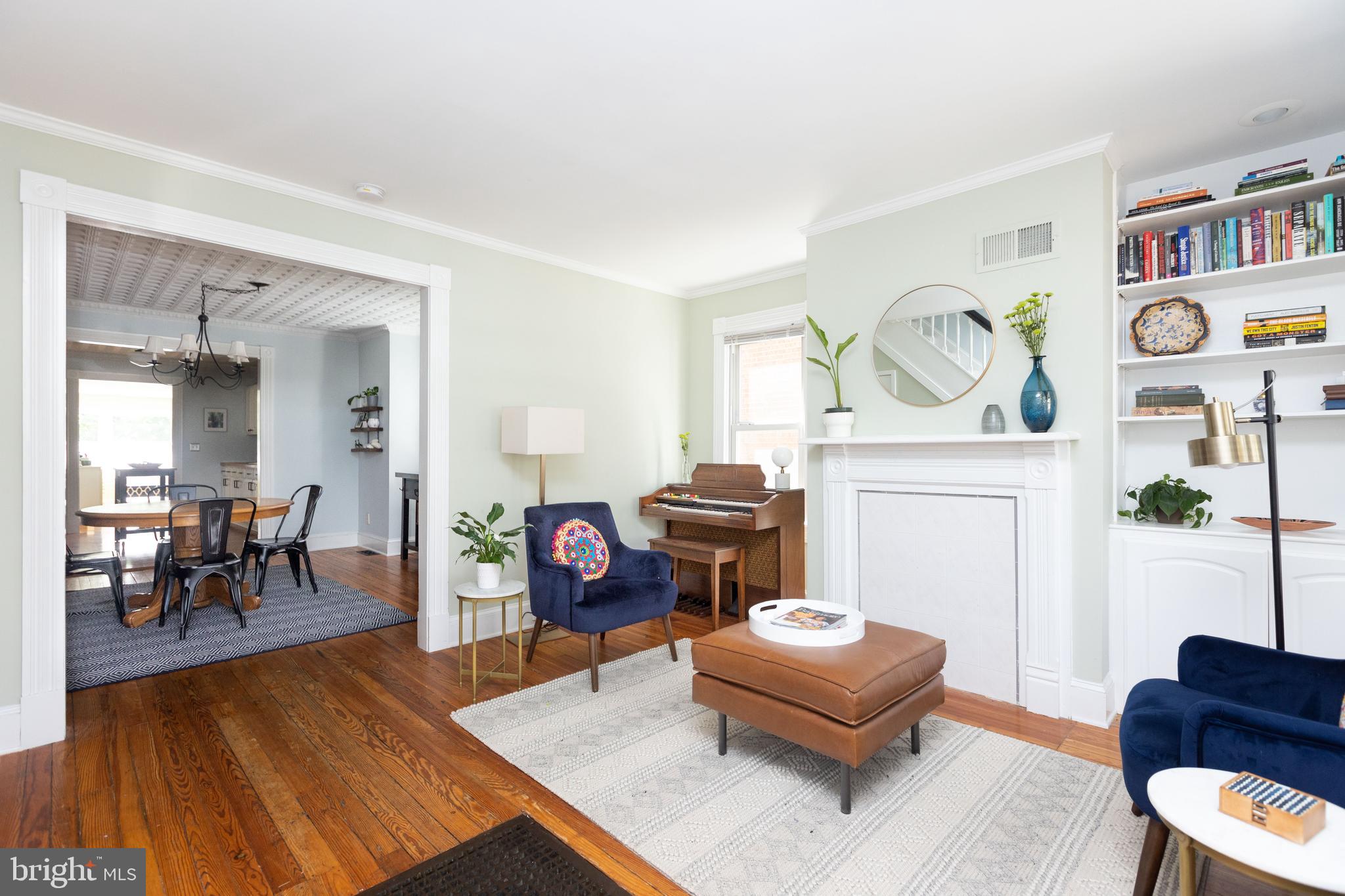 4603 Schenley Road Baltimore, MD 21210 - Photo 2 of 37 Living room