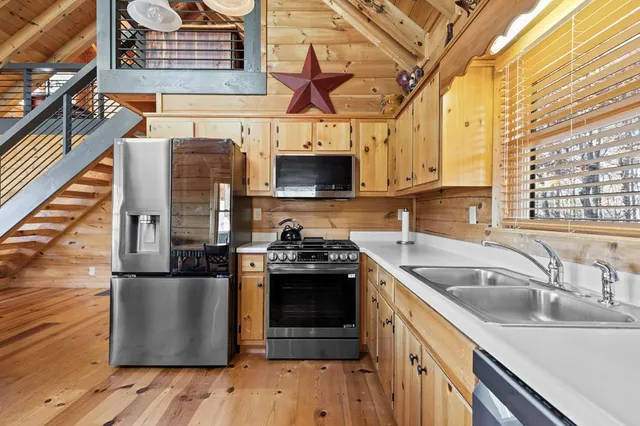 $699,999 | 848 Maggie Chapman Road, Blue Ridge, GA 30513