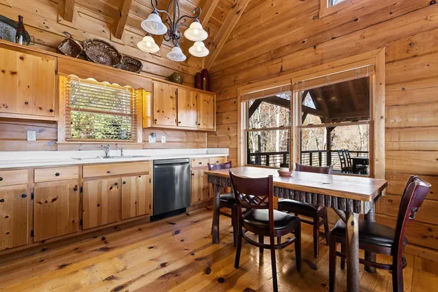 $699,999 | 848 Maggie Chapman Road, Blue Ridge, GA 30513