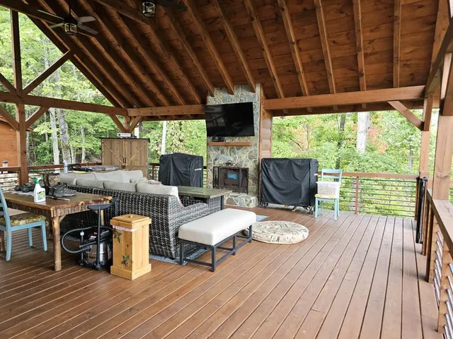 $699,999 | 848 Maggie Chapman Road, Blue Ridge, GA 30513