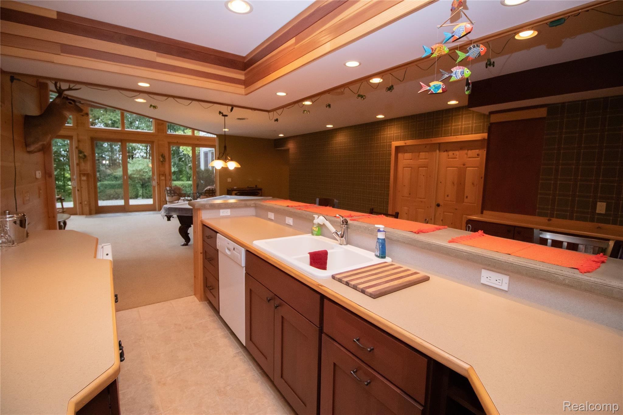 7488 Crofoot Road Fowlerville, MI 48836 - Photo 23 of 45 7488 crofoot - bar 2.jpg