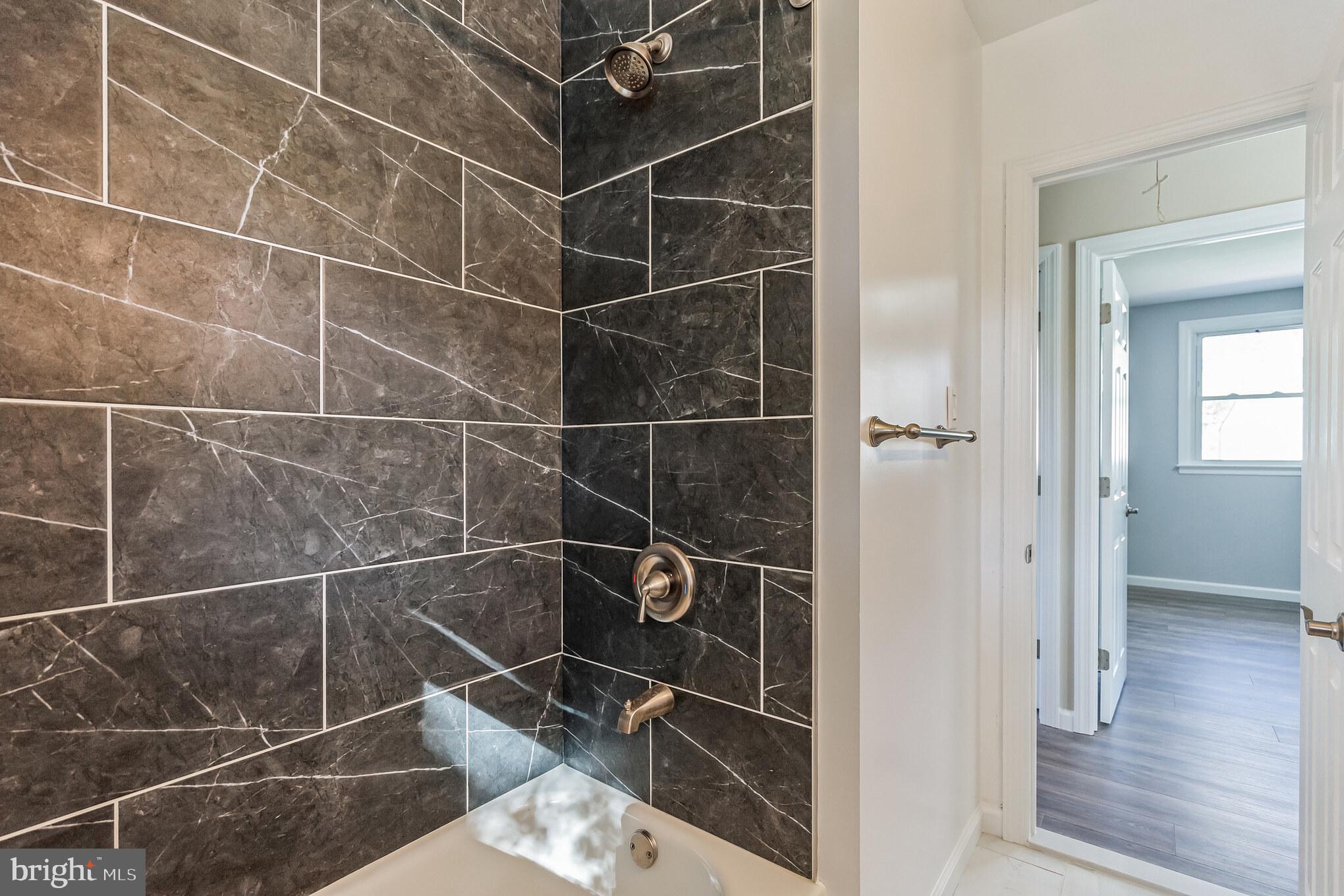 809 Bentley Road Lindenwold, NJ 08021 - Photo 19 of 23 Bathroom Tub/Shower