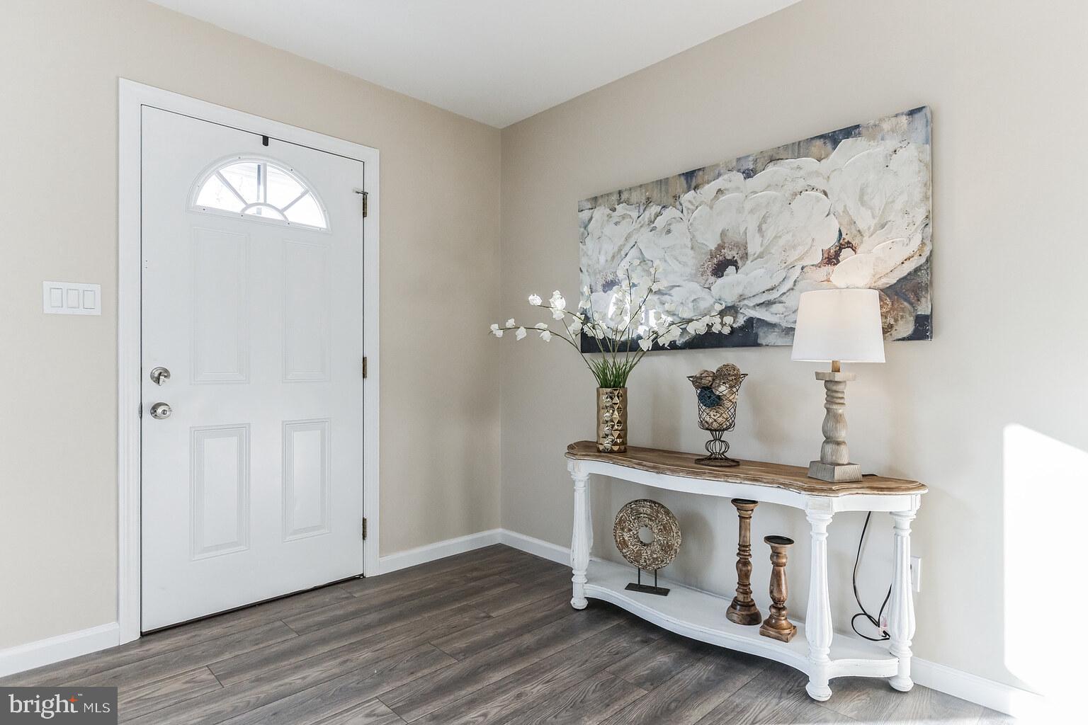 809 Bentley Road Lindenwold, NJ 08021 - Photo 5 of 23 Entryway