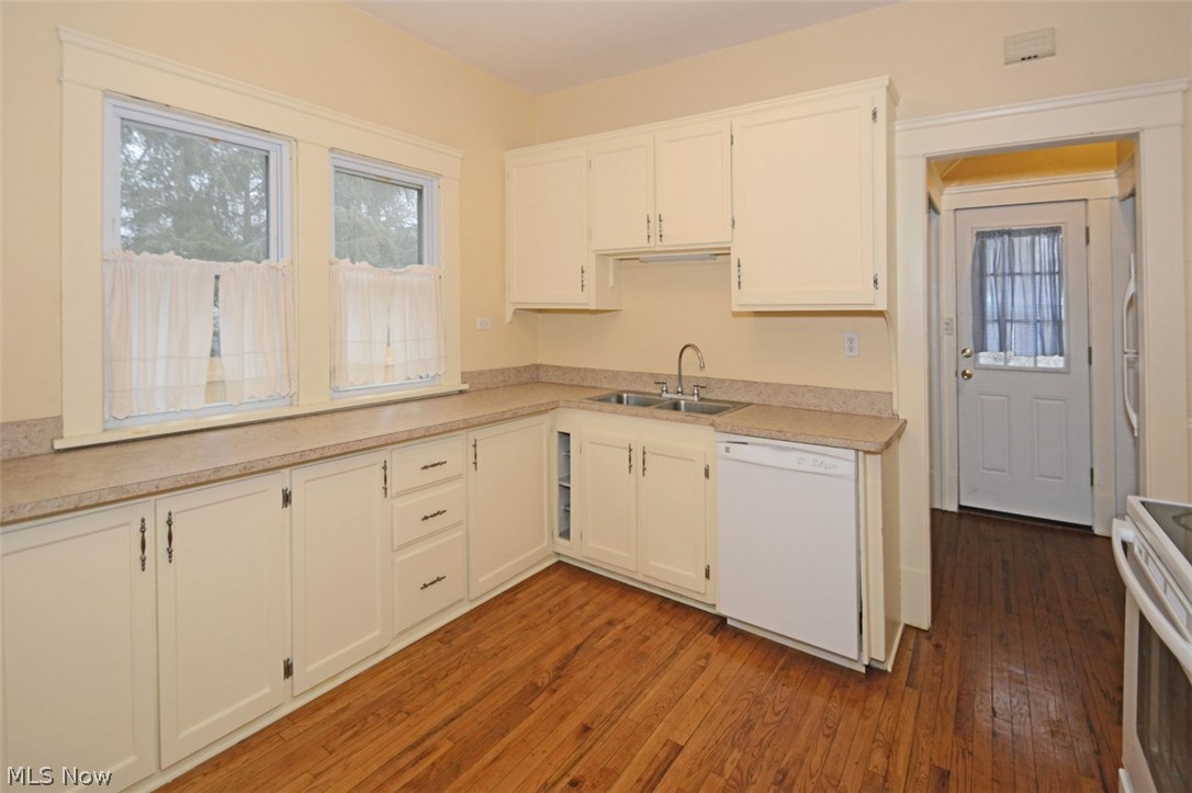 1507 Crest Road Cleveland, OH 44121 - Photo 15 of 34