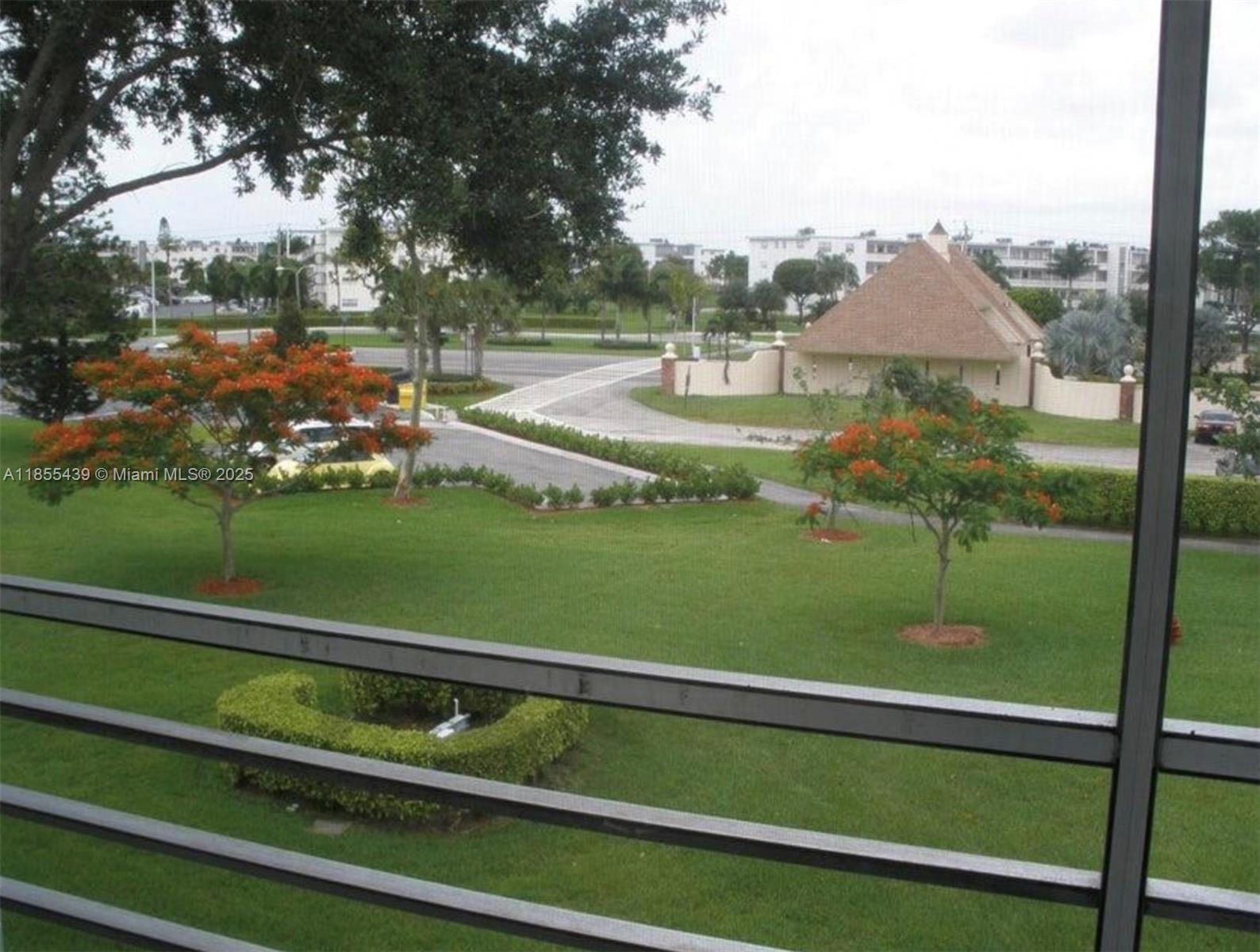 265 Suffolk F, Unit 265 Boca Raton, FL 33434 - Photo 2 of 8