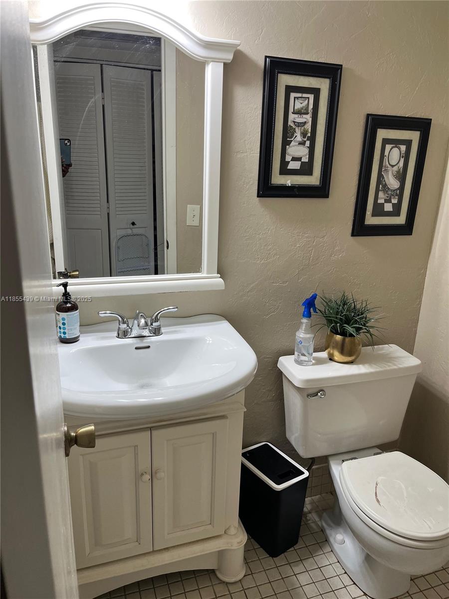 265 Suffolk F, Unit 265 Boca Raton, FL 33434 - Photo 3 of 8