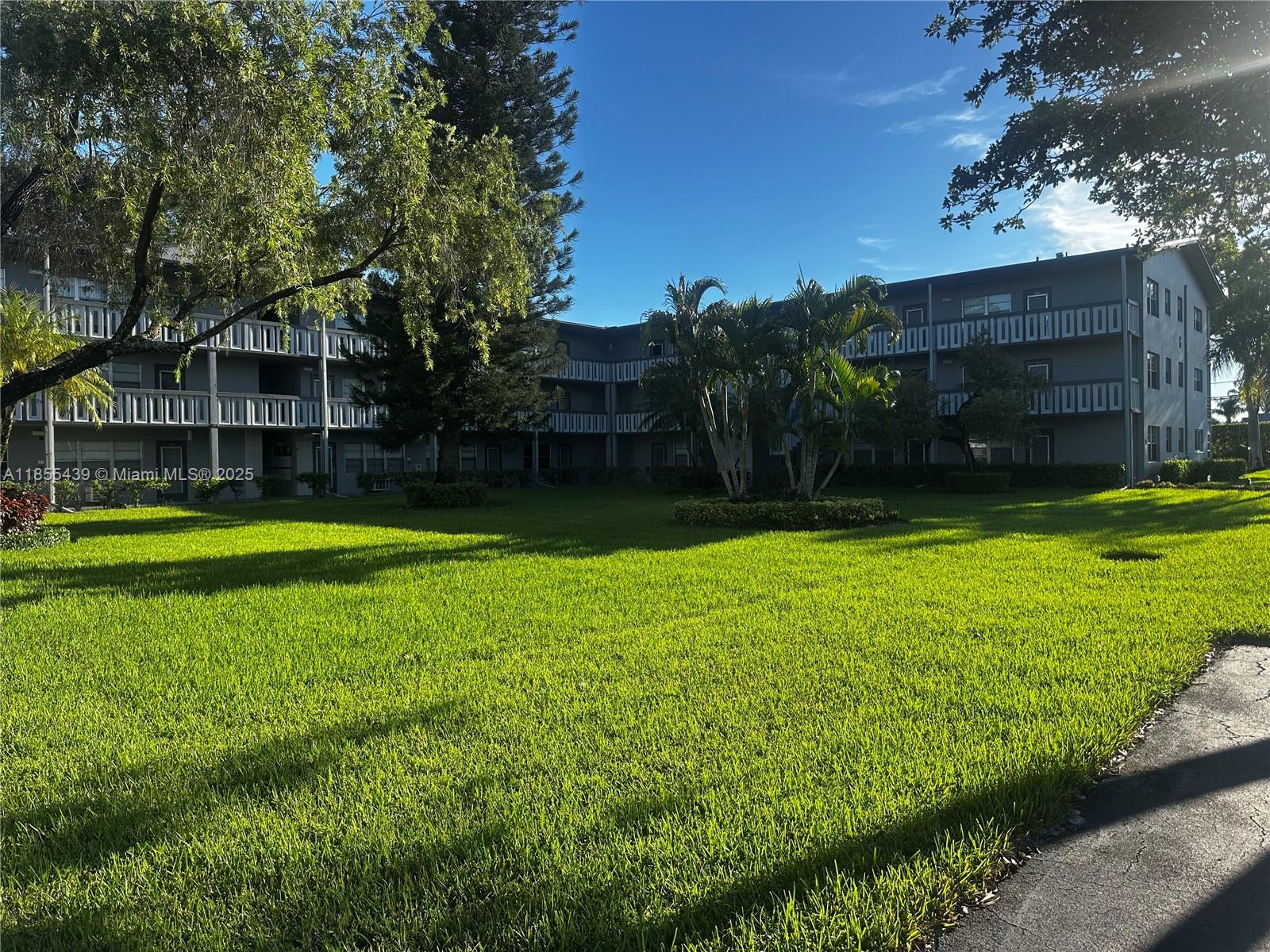 265 Suffolk F, Unit 265 Boca Raton, FL 33434 - Photo 4 of 8
