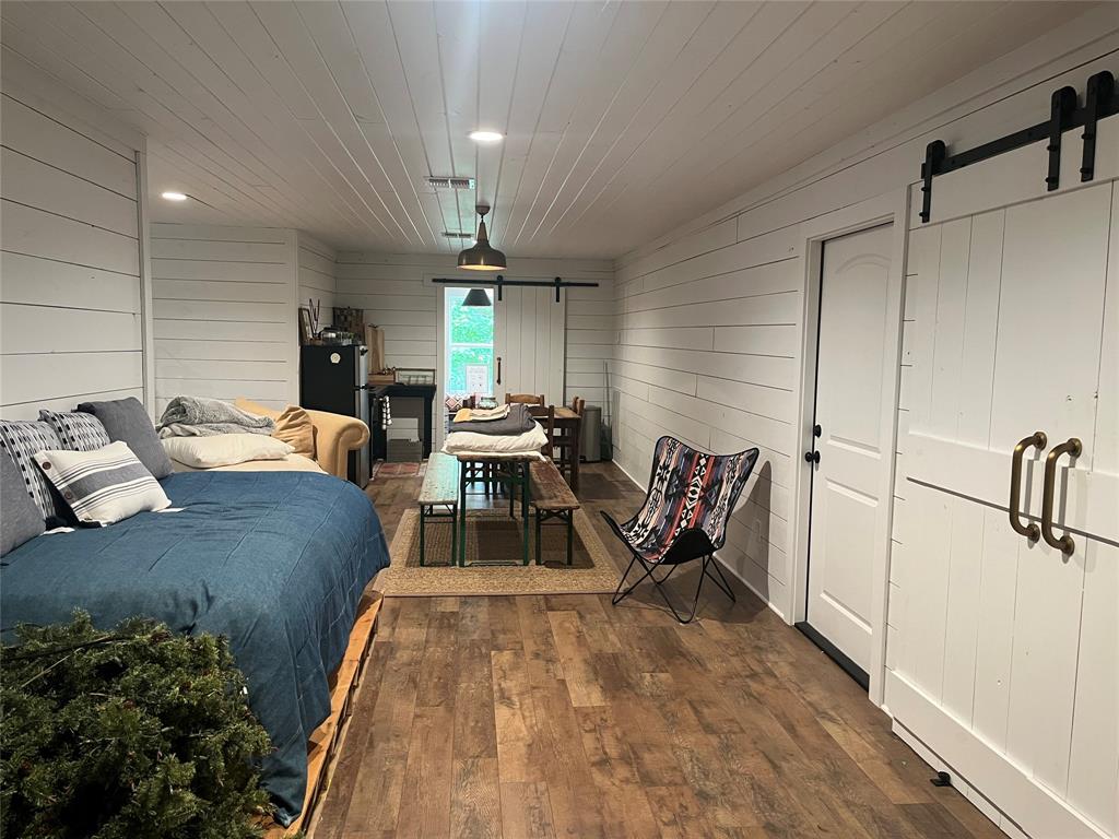 2080 Highway 162 Benton, LA 71006 - Photo 13 of 19 a living room with furniture