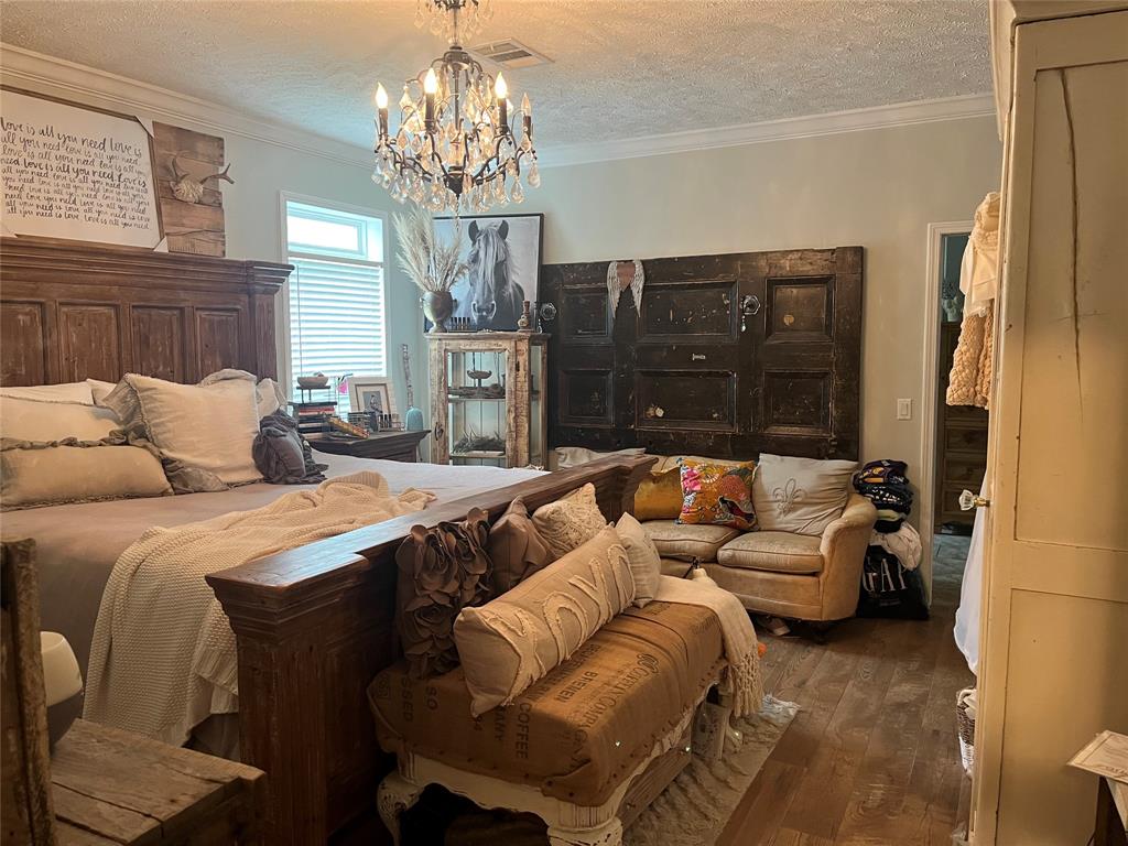 2080 Highway 162 Benton, LA 71006 - Photo 4 of 19 a living room with furniture and a chandelier