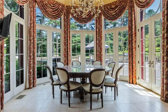 a view of a dinning room with a table and chairs
