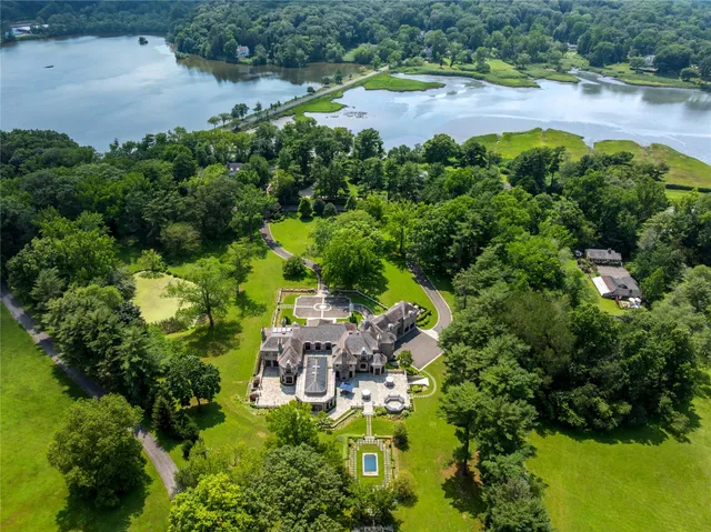 an aerial view of a houses with outdoor space and lake view