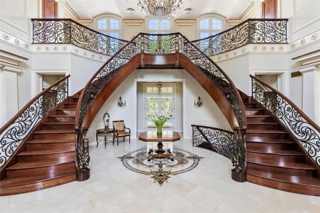 a view of entryway and hall