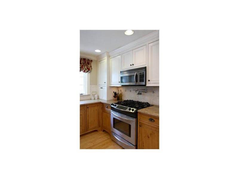 20 Ledge Road Cumberland Foreside, ME 04110 - Photo 5 of 23 Kitchen.