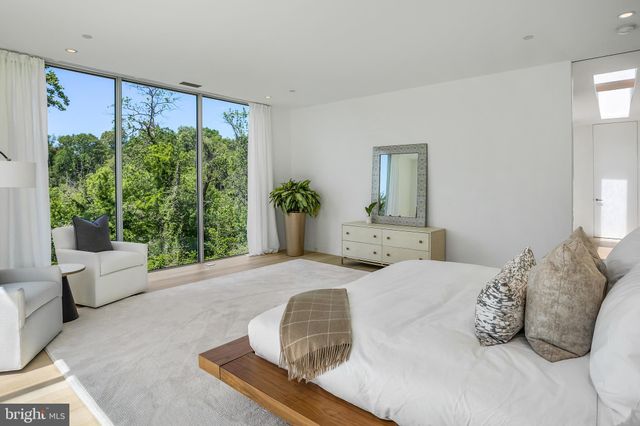 $8,800,000 | 4640 Cathedral Avenue Northwest, Washington, DC 20016